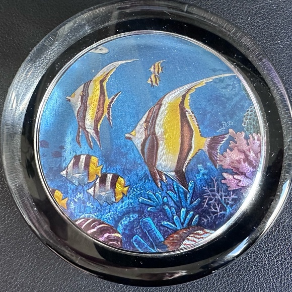 Devatrend Collectable Flat Glass Paperweight - Picture 1 of 4